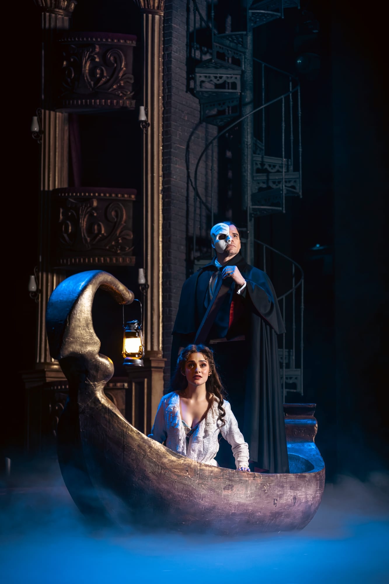 La escena del lago subterráneo en El Fantasma de la Ópera